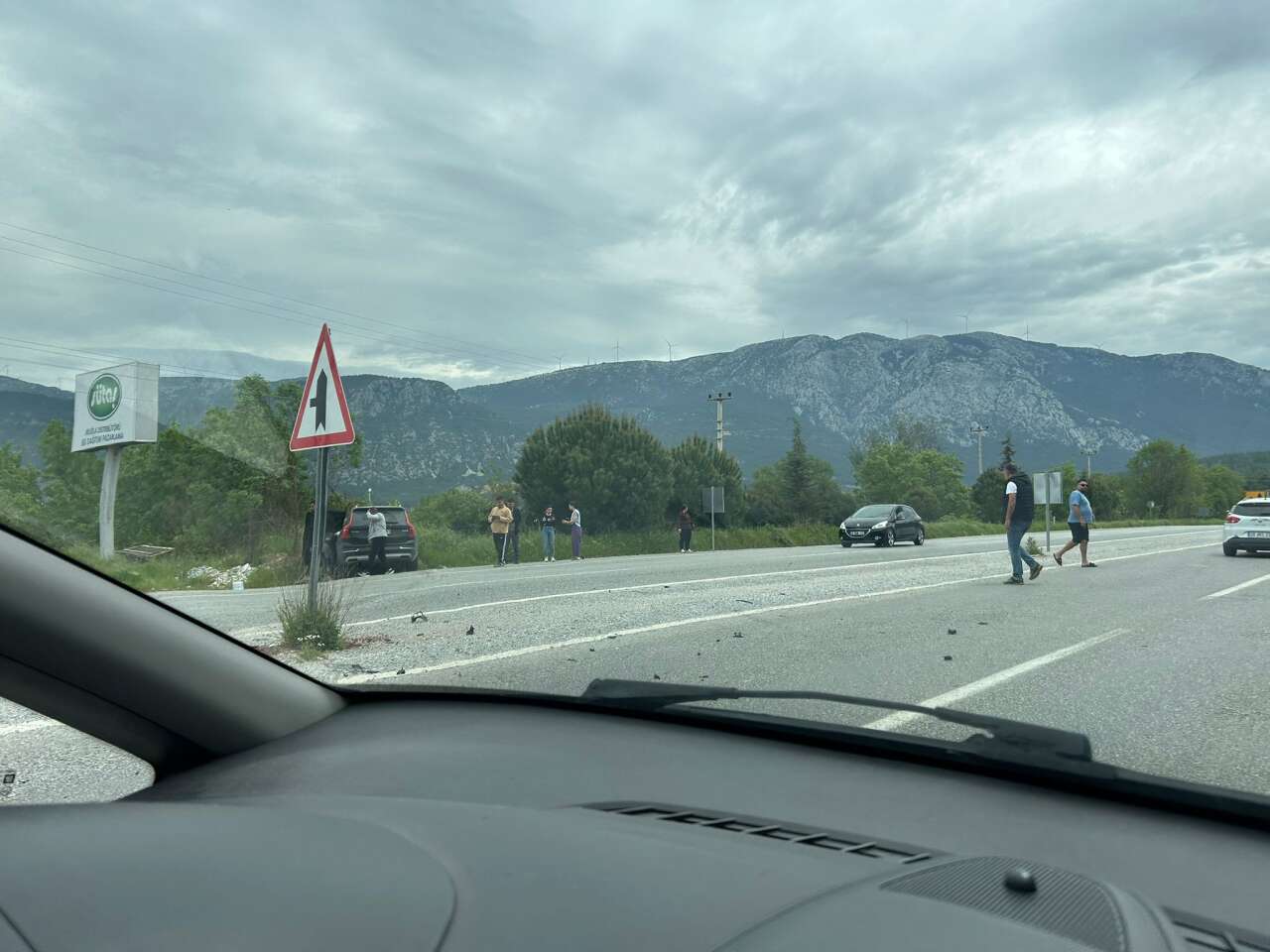 Muğla-Denizli Yolunda Trafik Kazası: Araçlar Hurdaya Döndü 3
